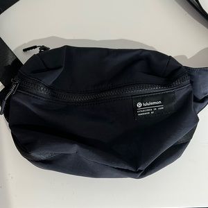 Lululemon Clean Lines Belt Bag 2L